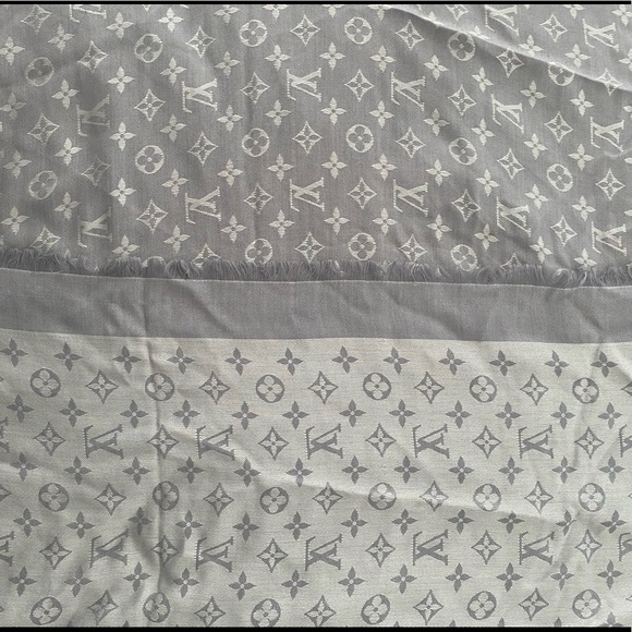 Louis Vuitton monogram shawl (scarf) - Picture 4 of 8